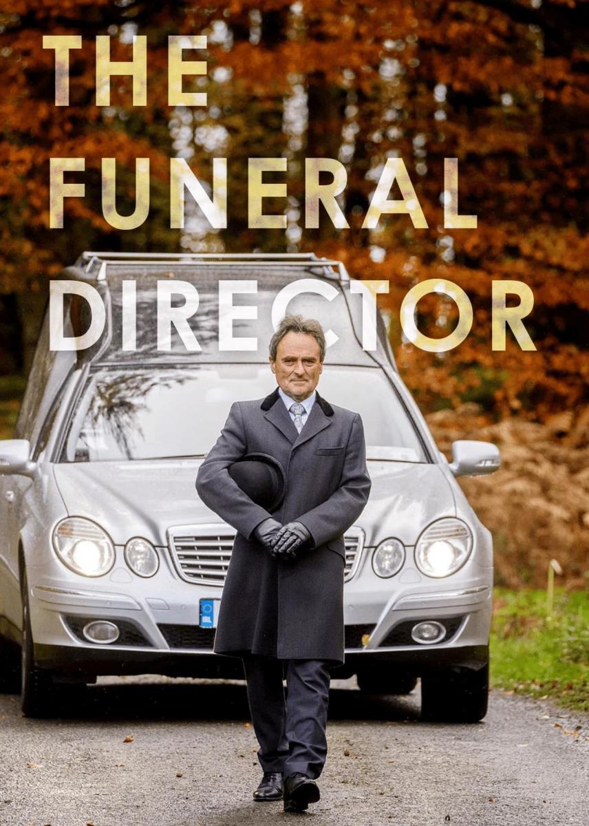 En Netflix, un documental que pone en lo alto el trabajo en una funeraria.
